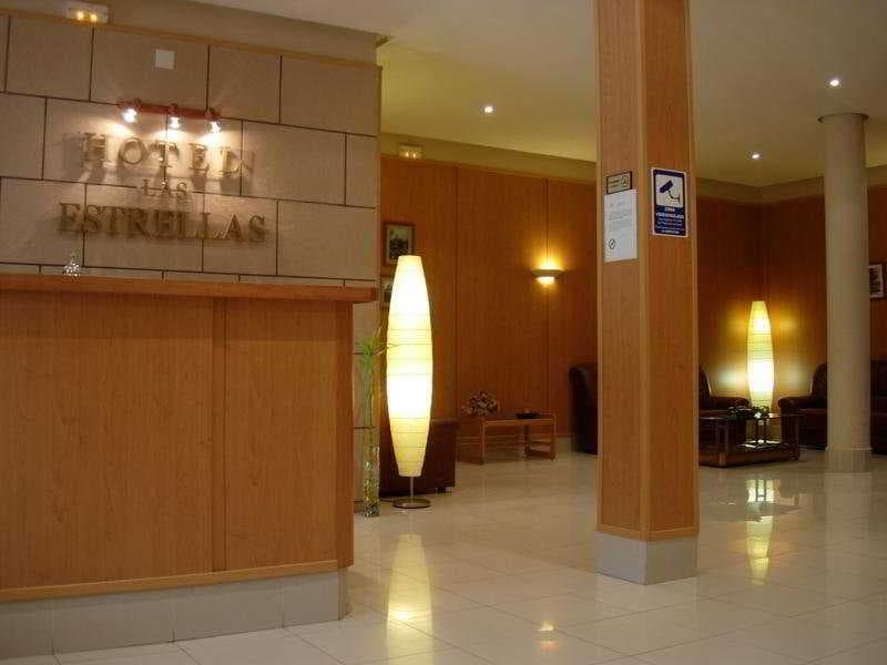 Las Estrellas, Lobby