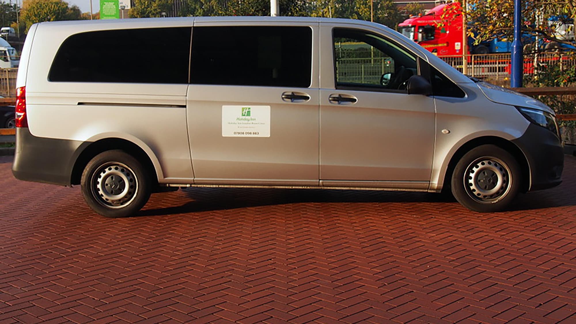 Holiday Inn London Brent Cross, Lobby