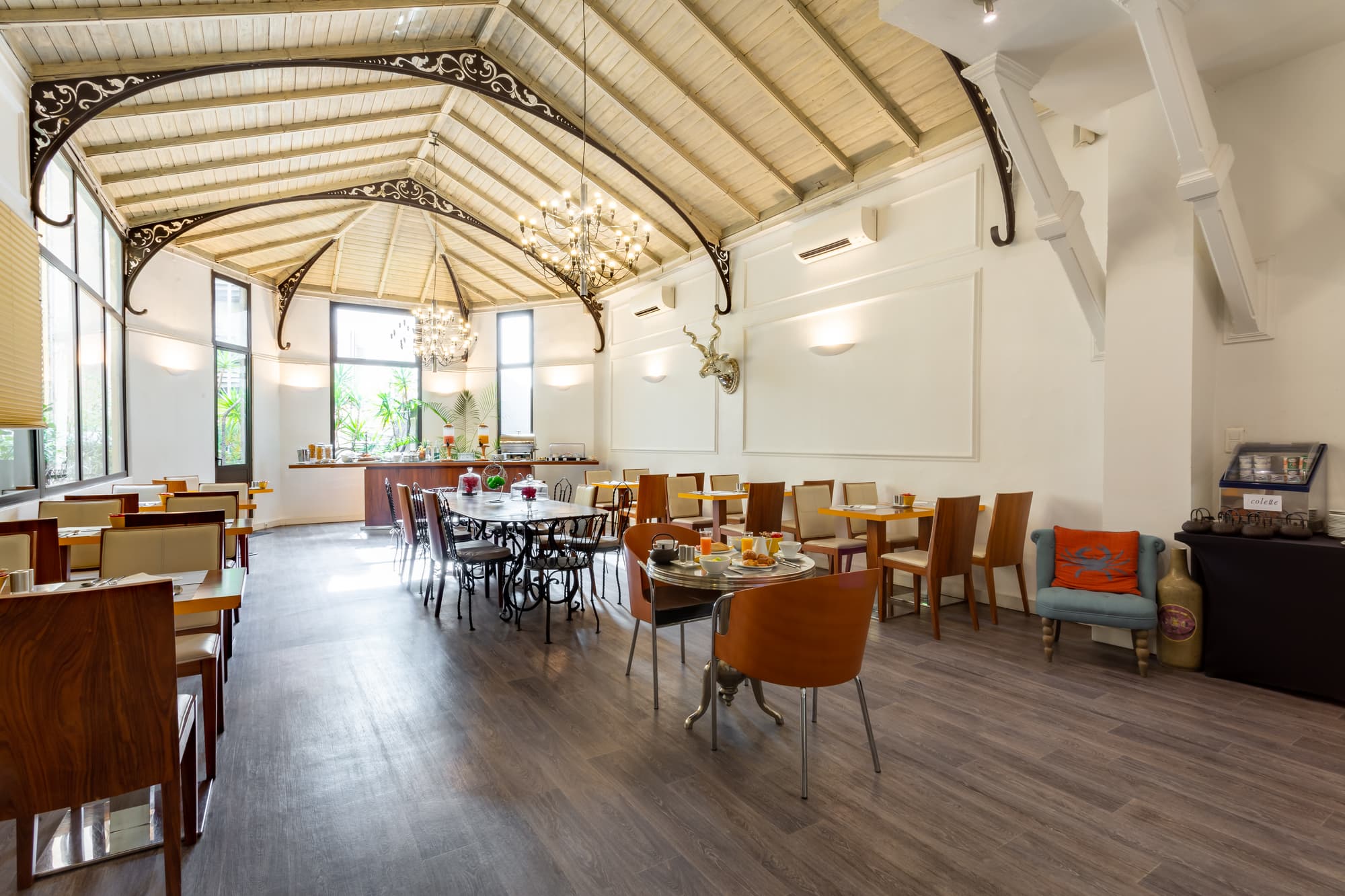 Yelo Lumière powered by Sonder, Restaurant