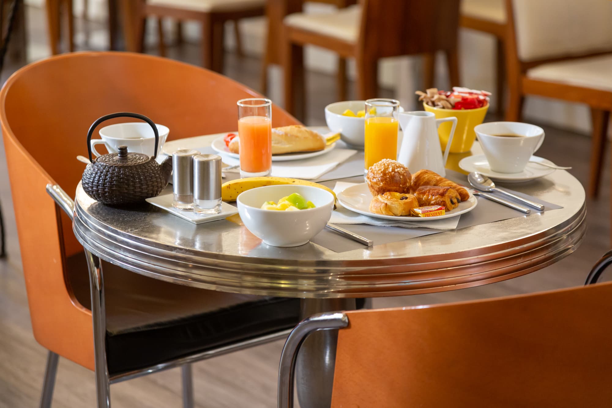 Yelo Lumière powered by Sonder, Restaurant