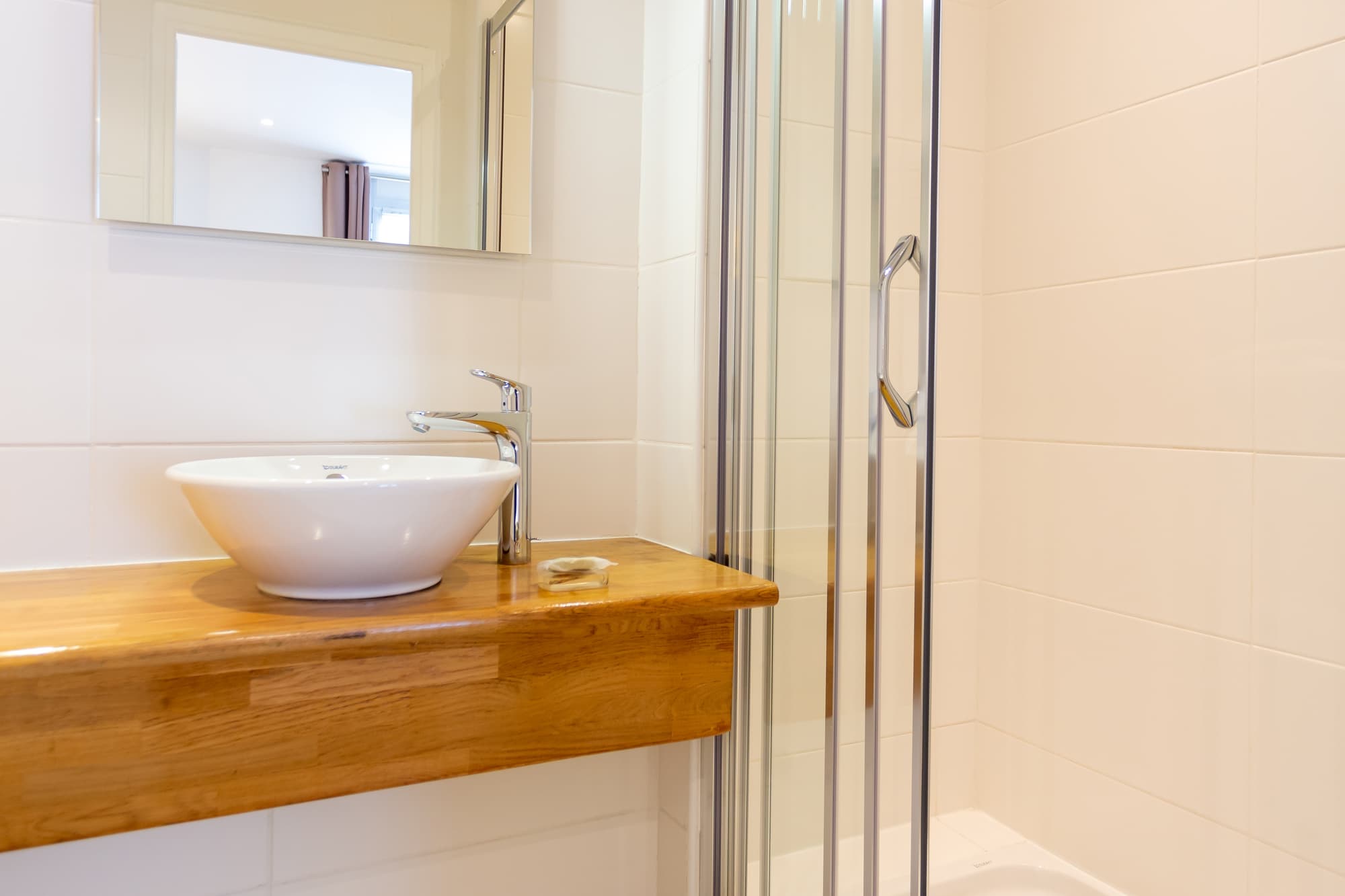 Yelo Lumière powered by Sonder, Room