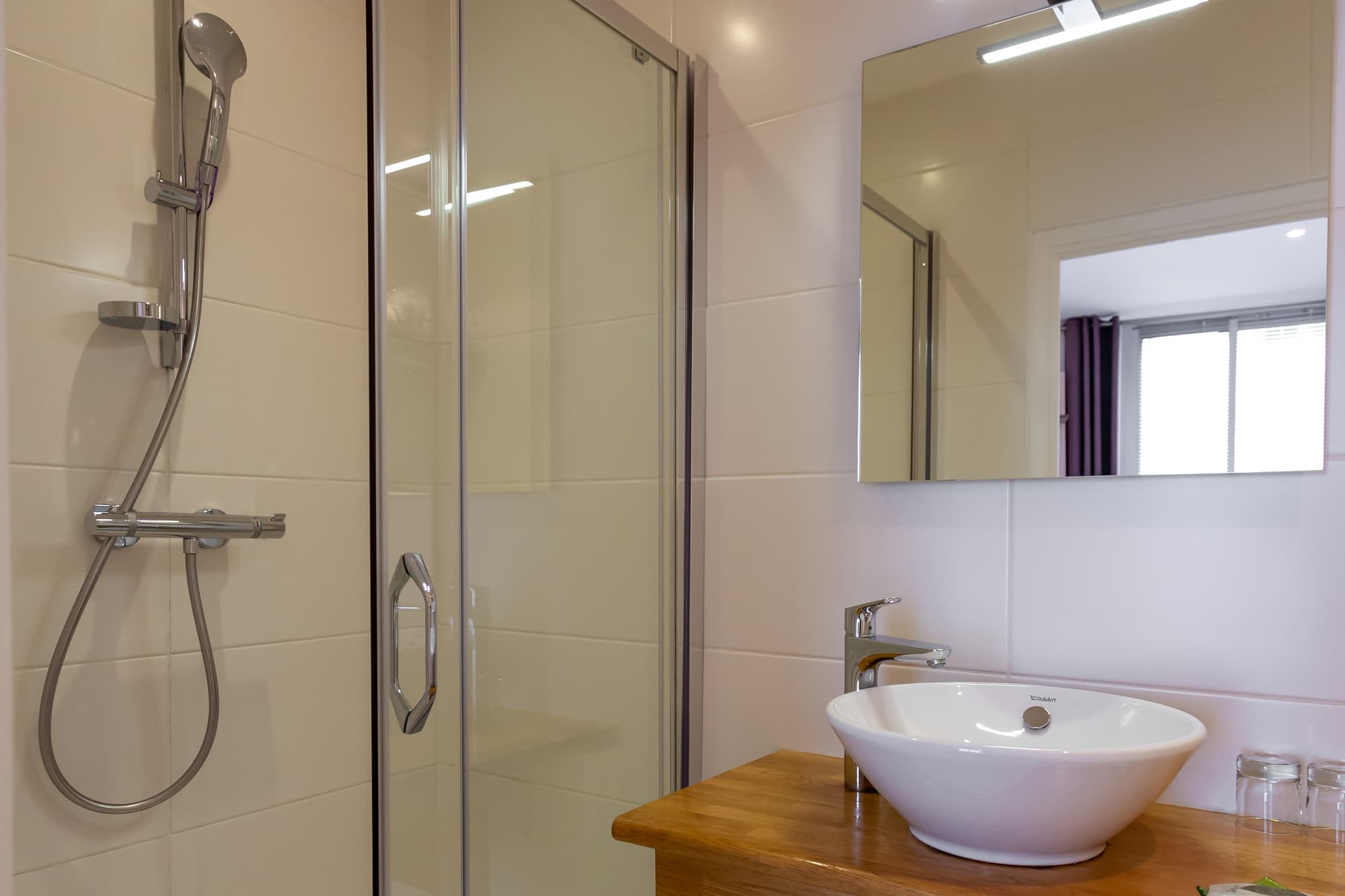 Yelo Lumière powered by Sonder, Room