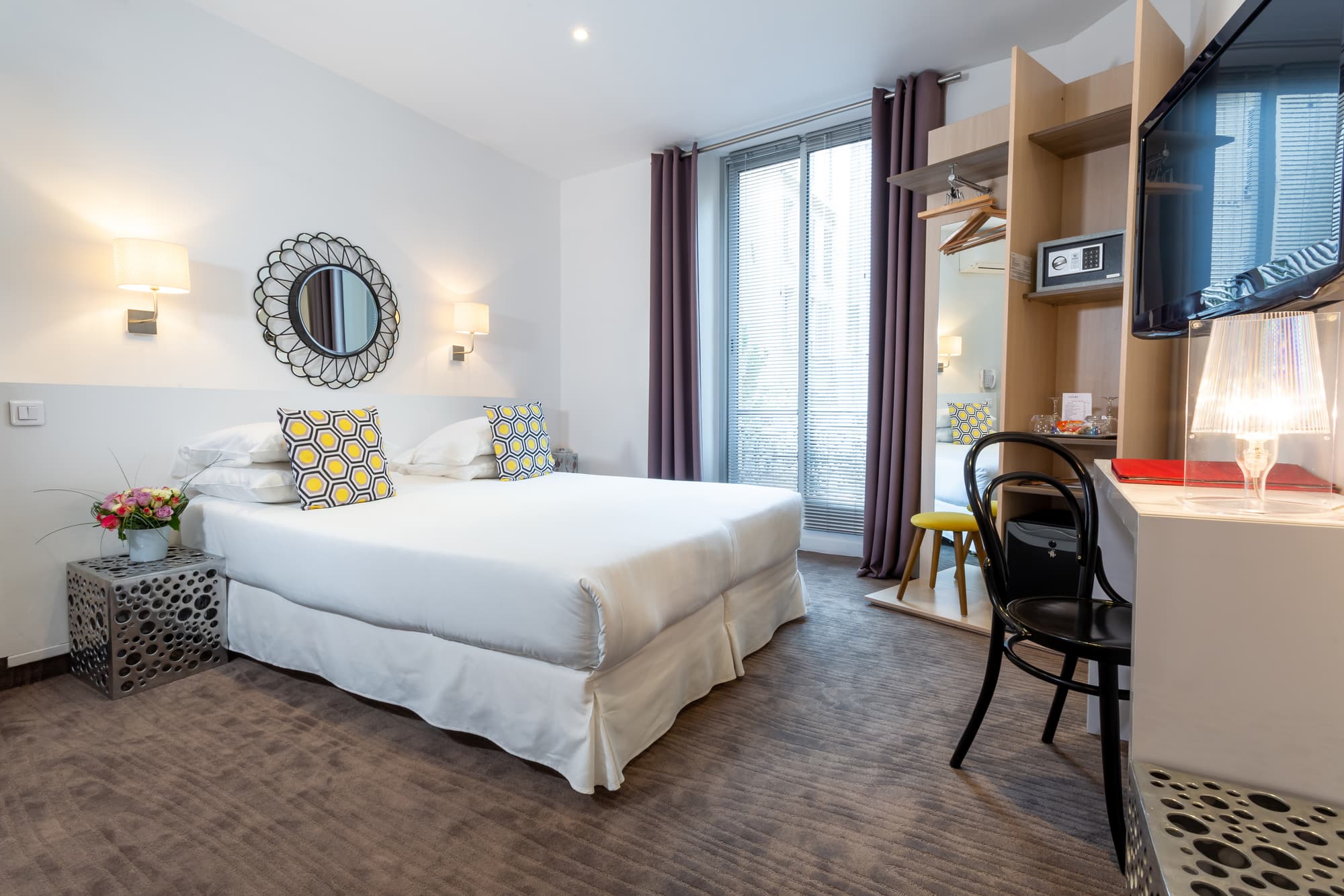 Yelo Lumière powered by Sonder, Room