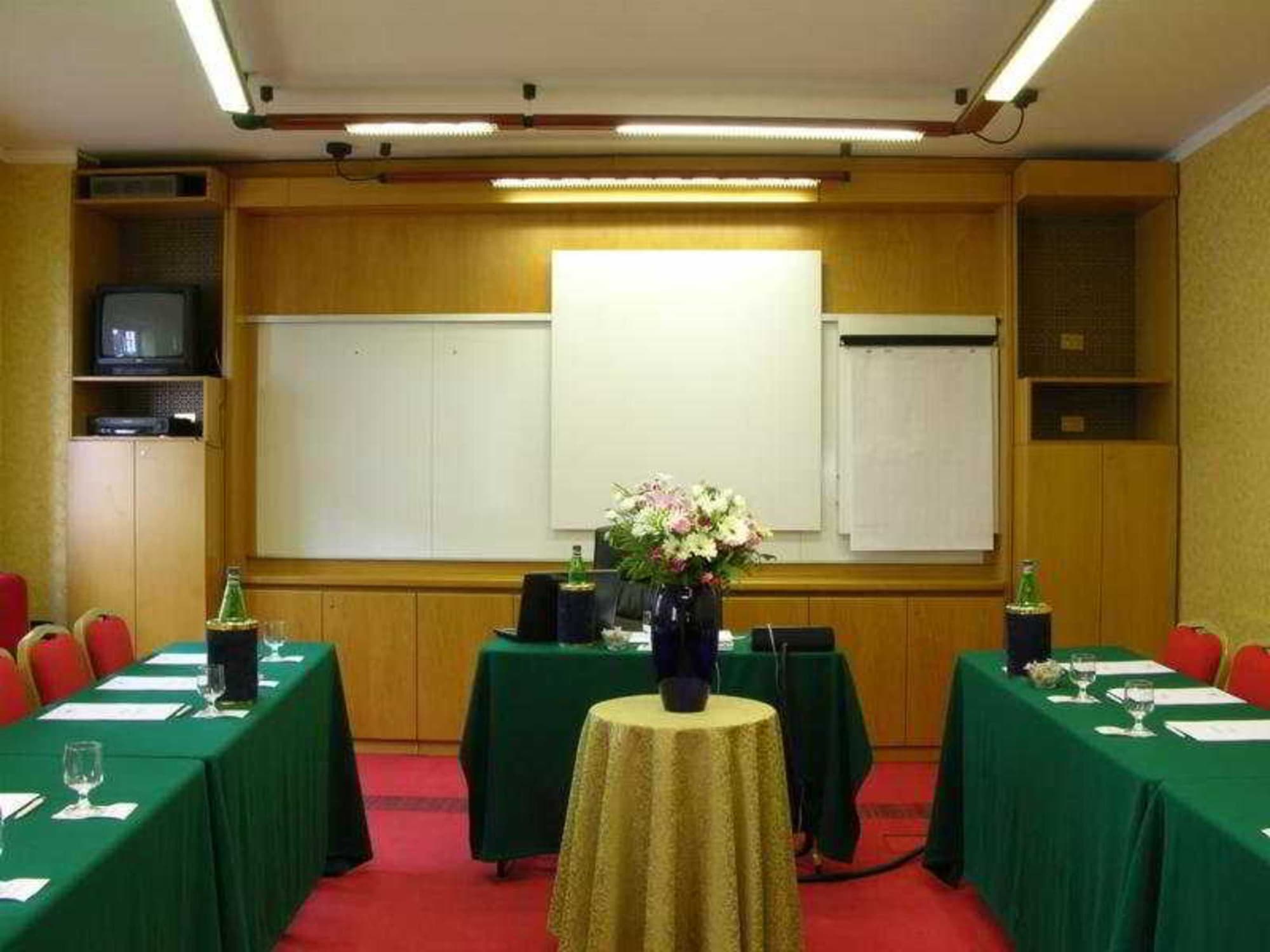 Mondial, Conferences