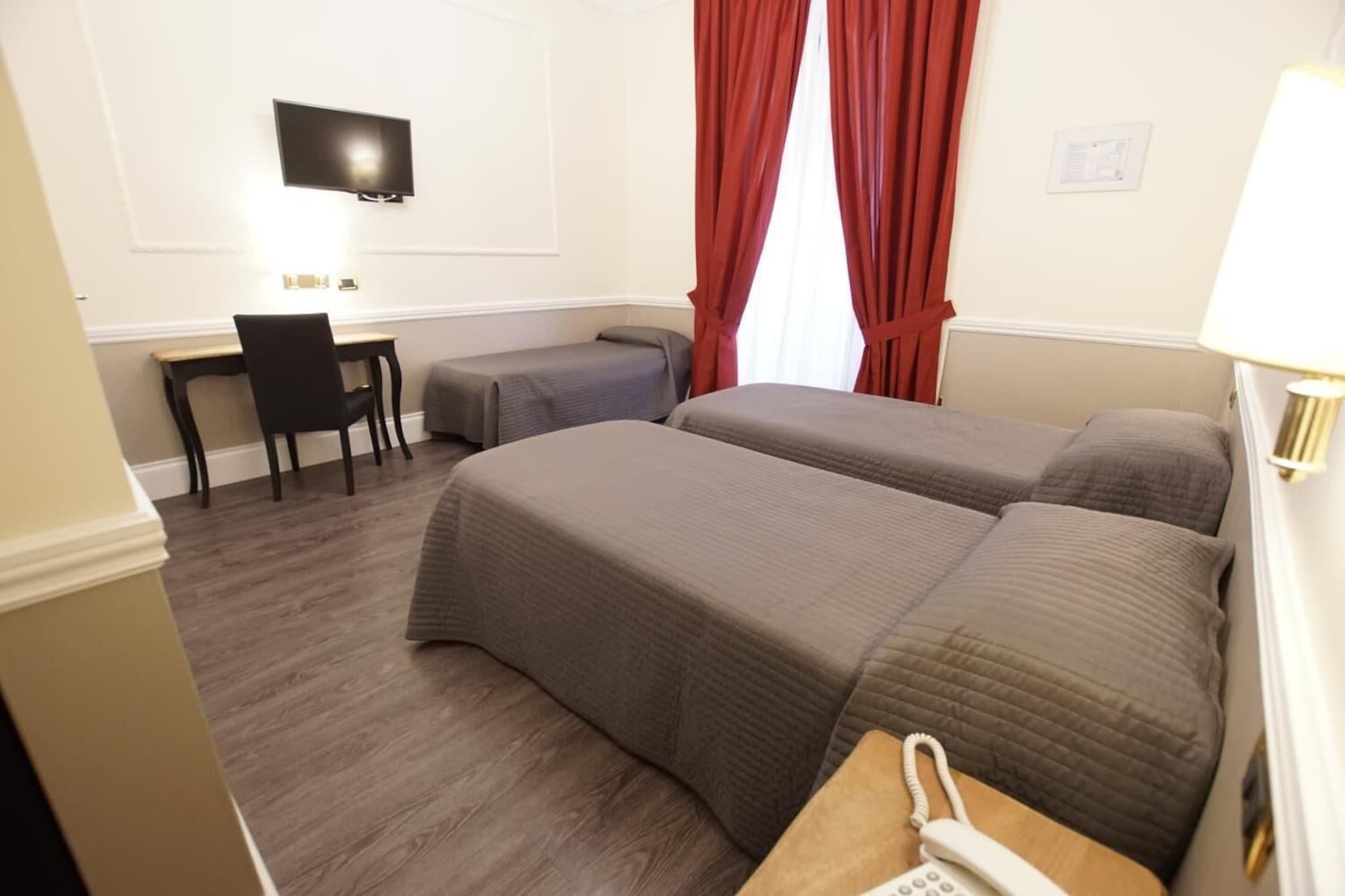 Giglio Dell'Opera, Room