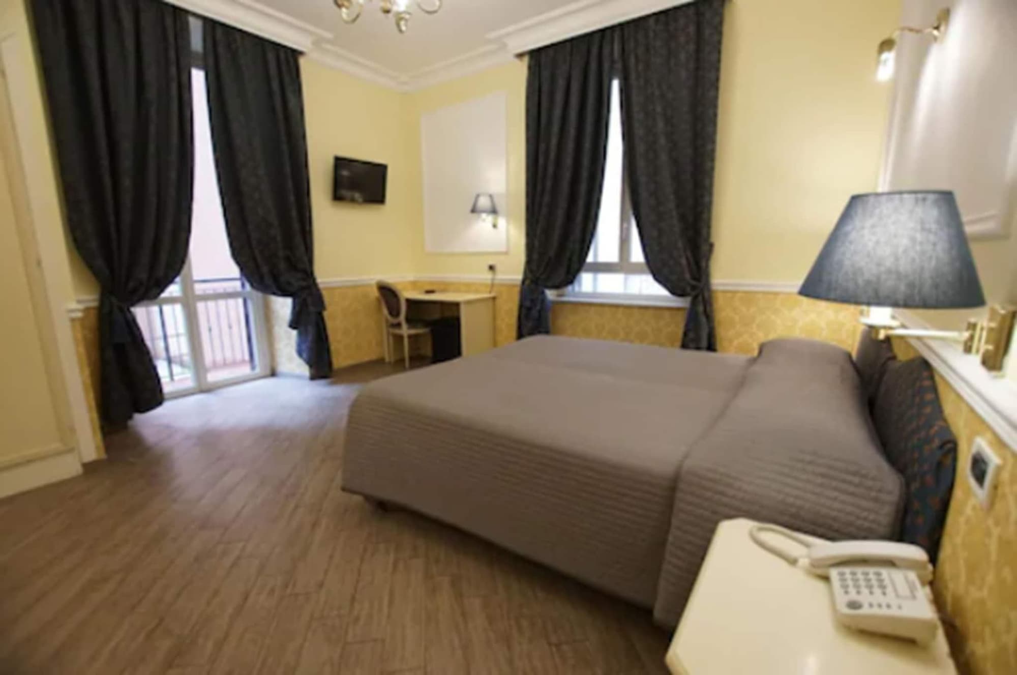 Giglio Dell'Opera, Room