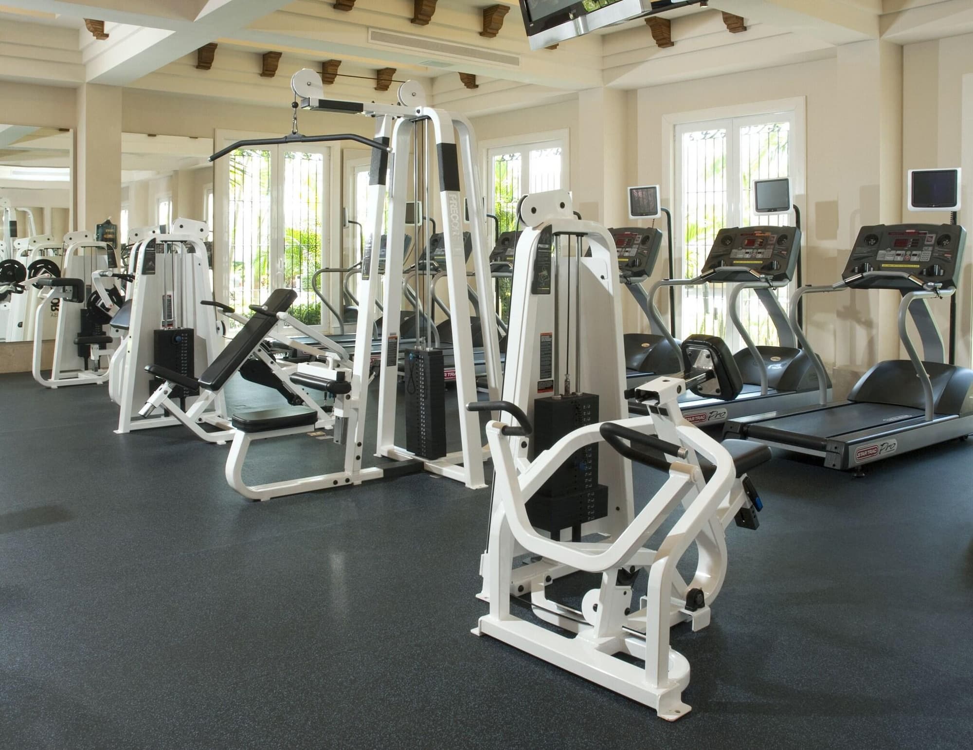 Pueblo Bonito Emerald Bay Resort & Spa, Sports and Entertainment