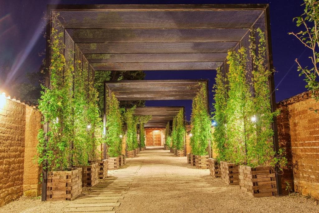 Uvence Arte + Hotel, General view