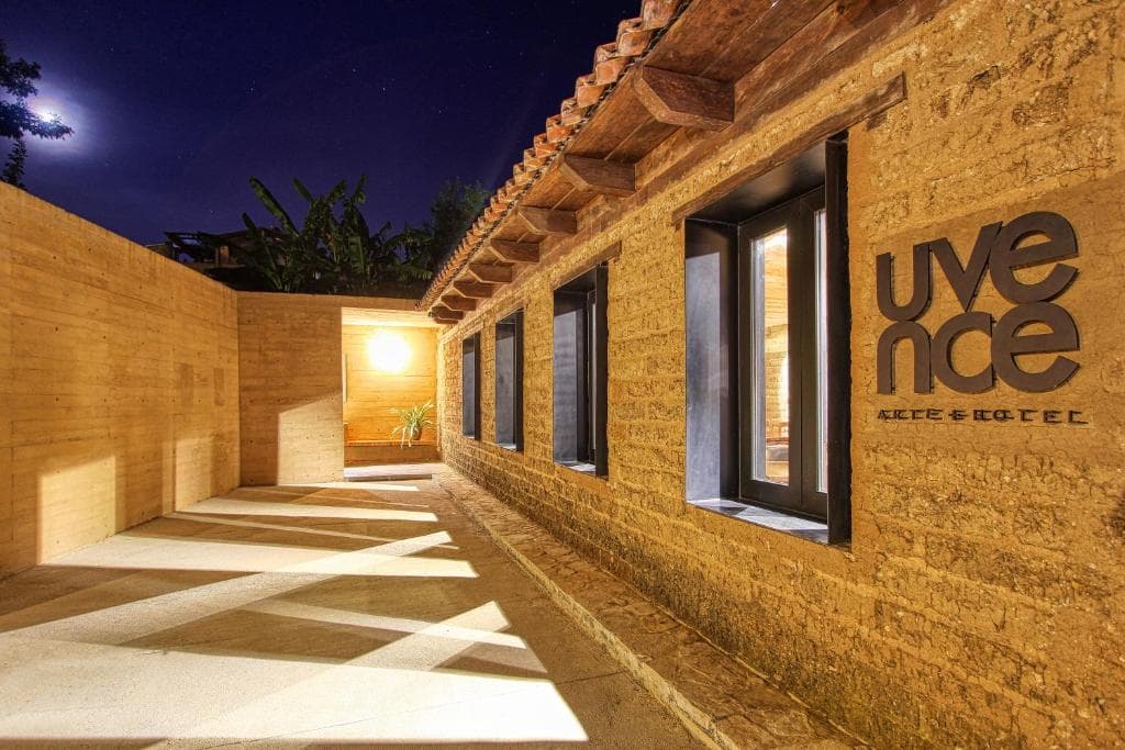 Uvence Arte + Hotel, General view