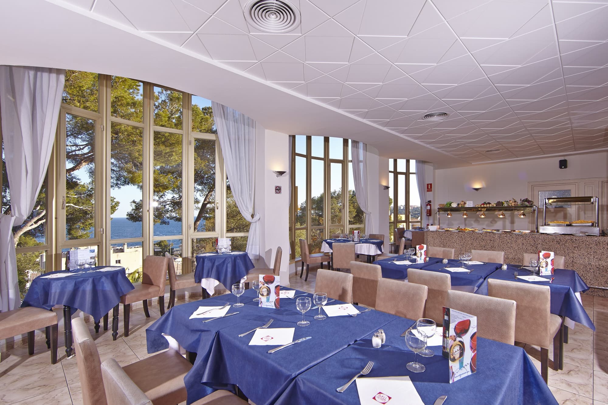 Blue Bay, Restaurant