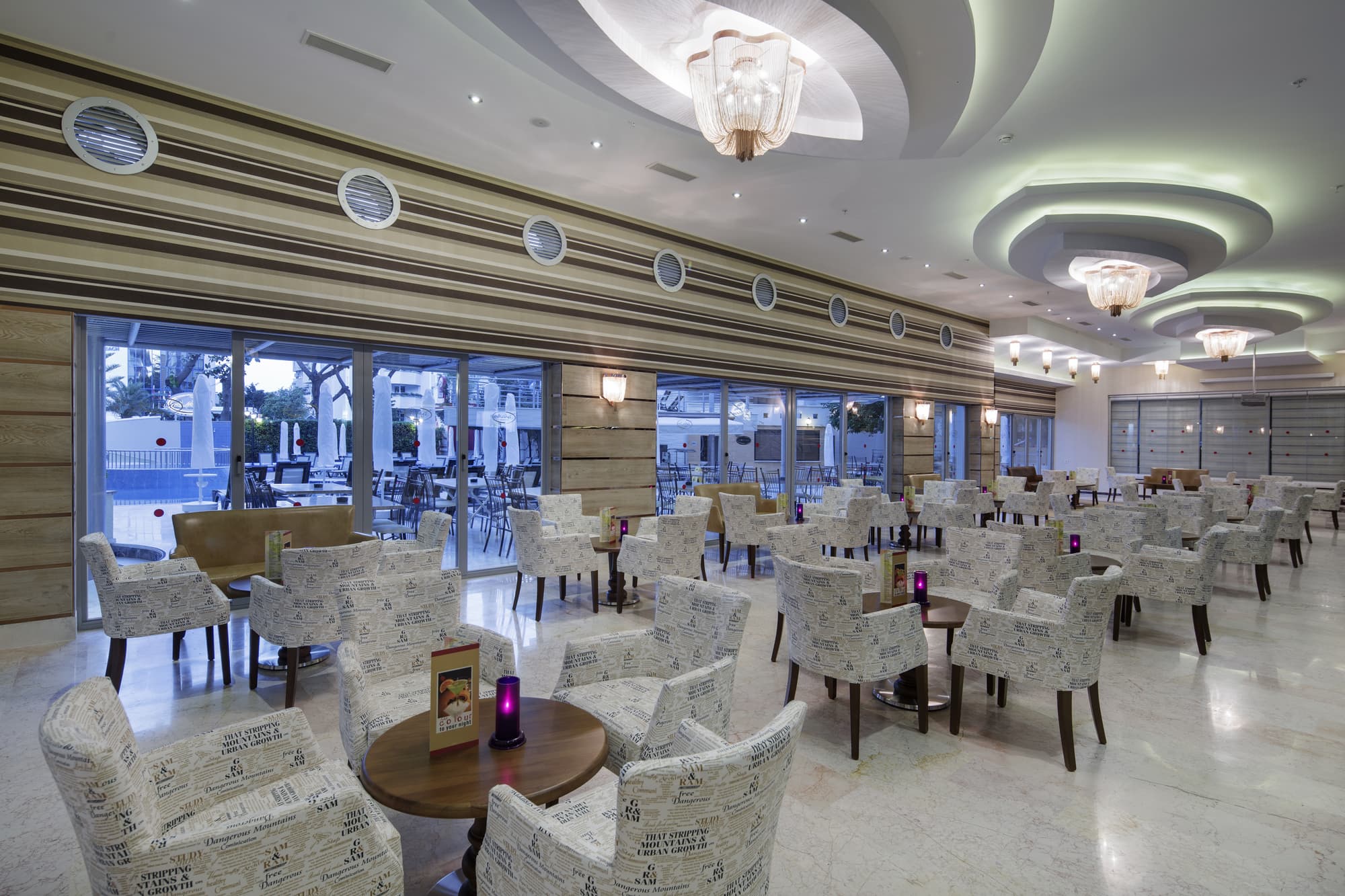 Alaiye Kleopatra, Bar