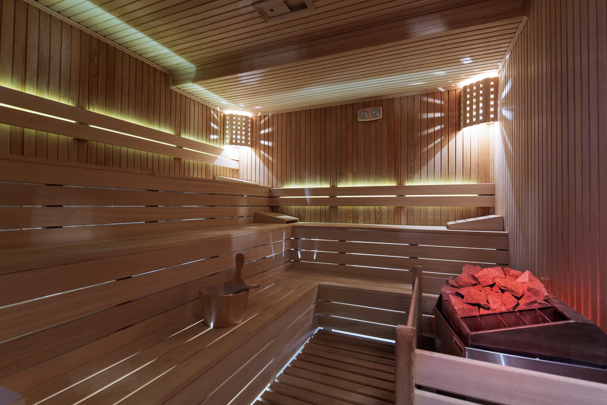 Alaiye Kleopatra, Sports and Entertainment