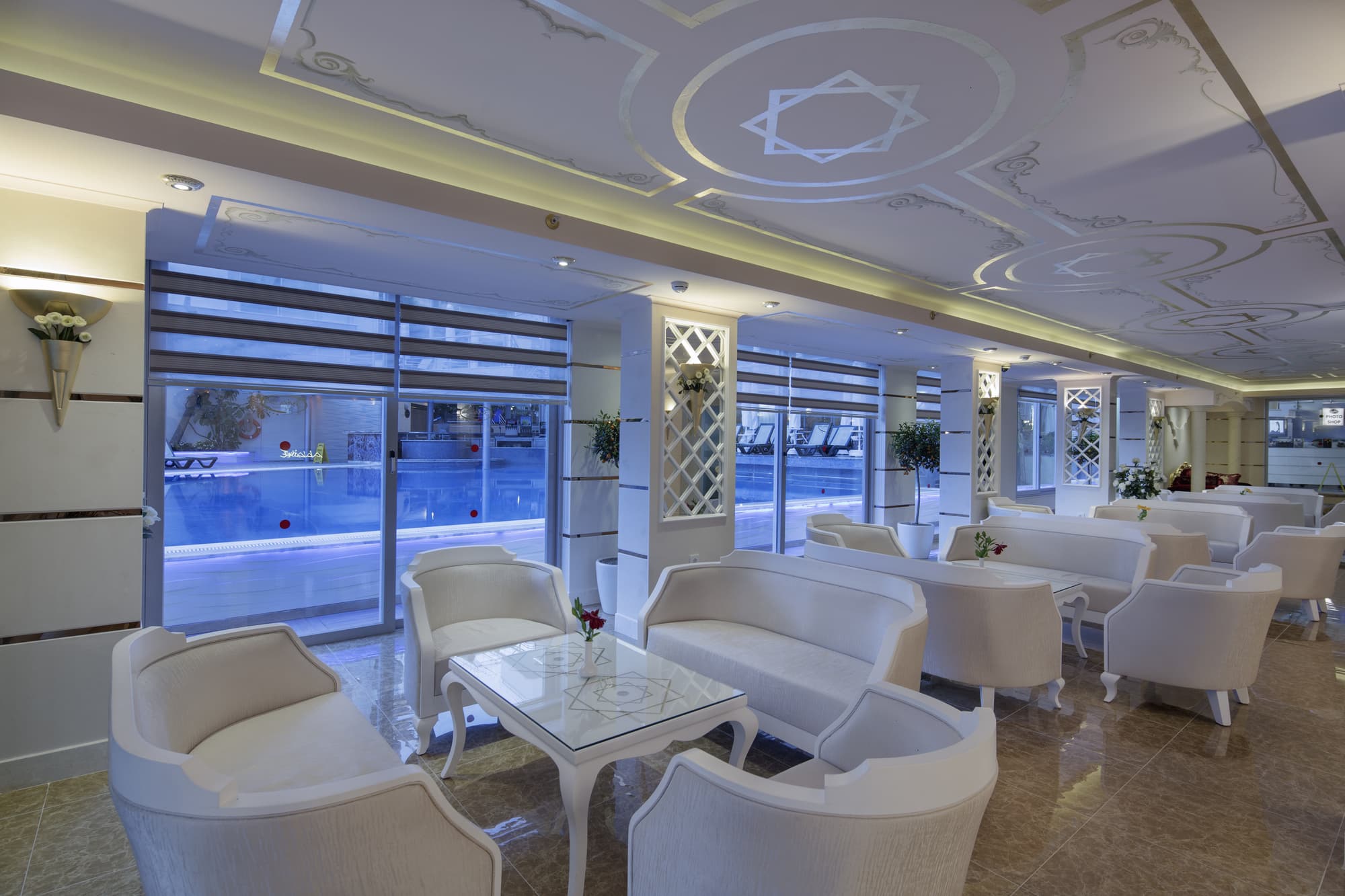 Alaiye Kleopatra, Lobby