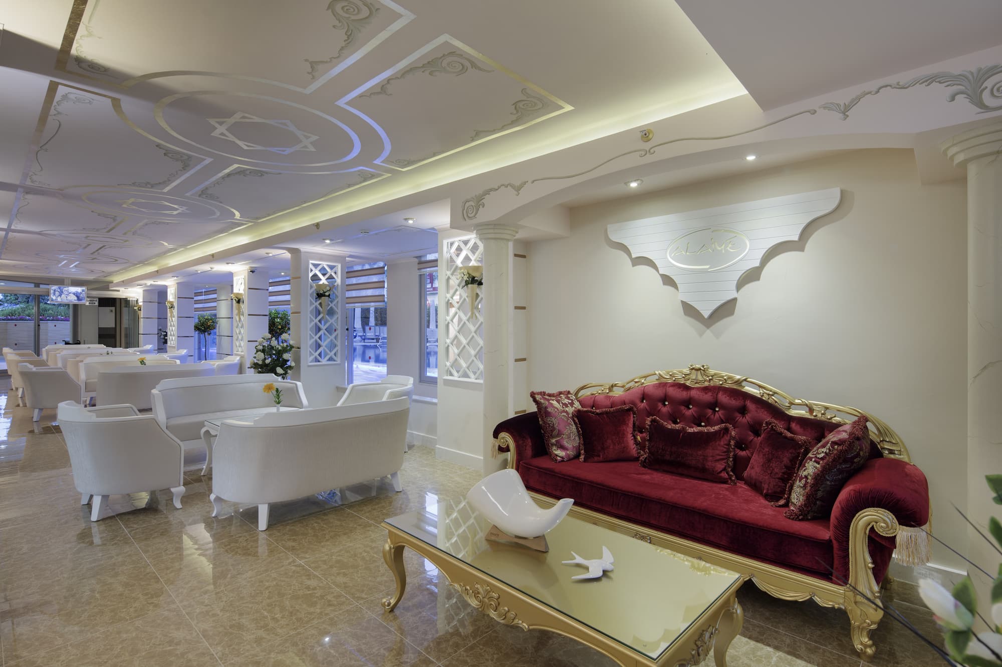 Alaiye Kleopatra, Lobby