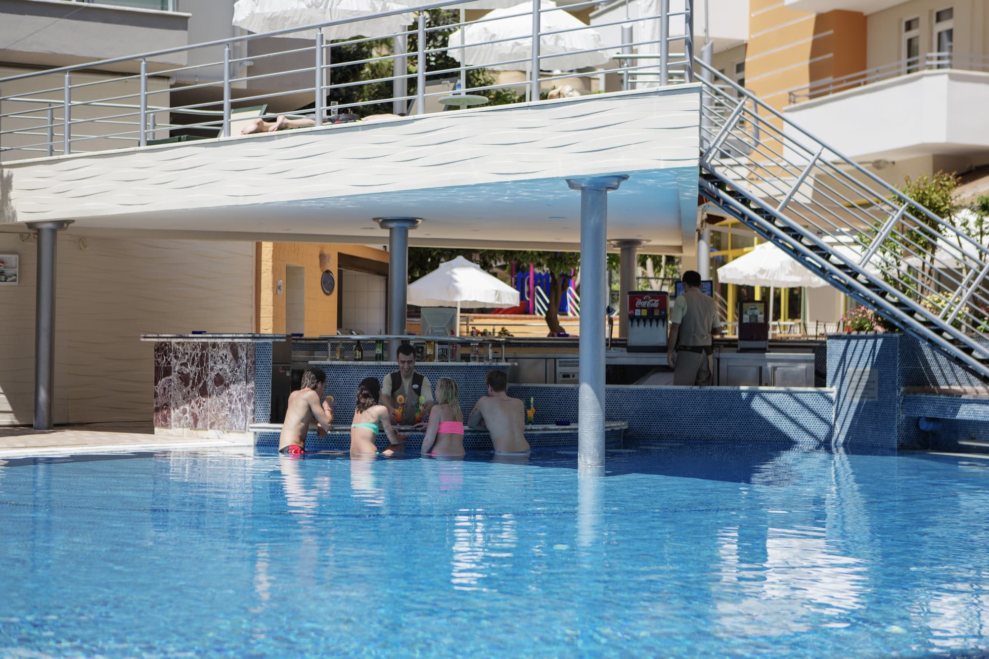 Alaiye Kleopatra, Pool