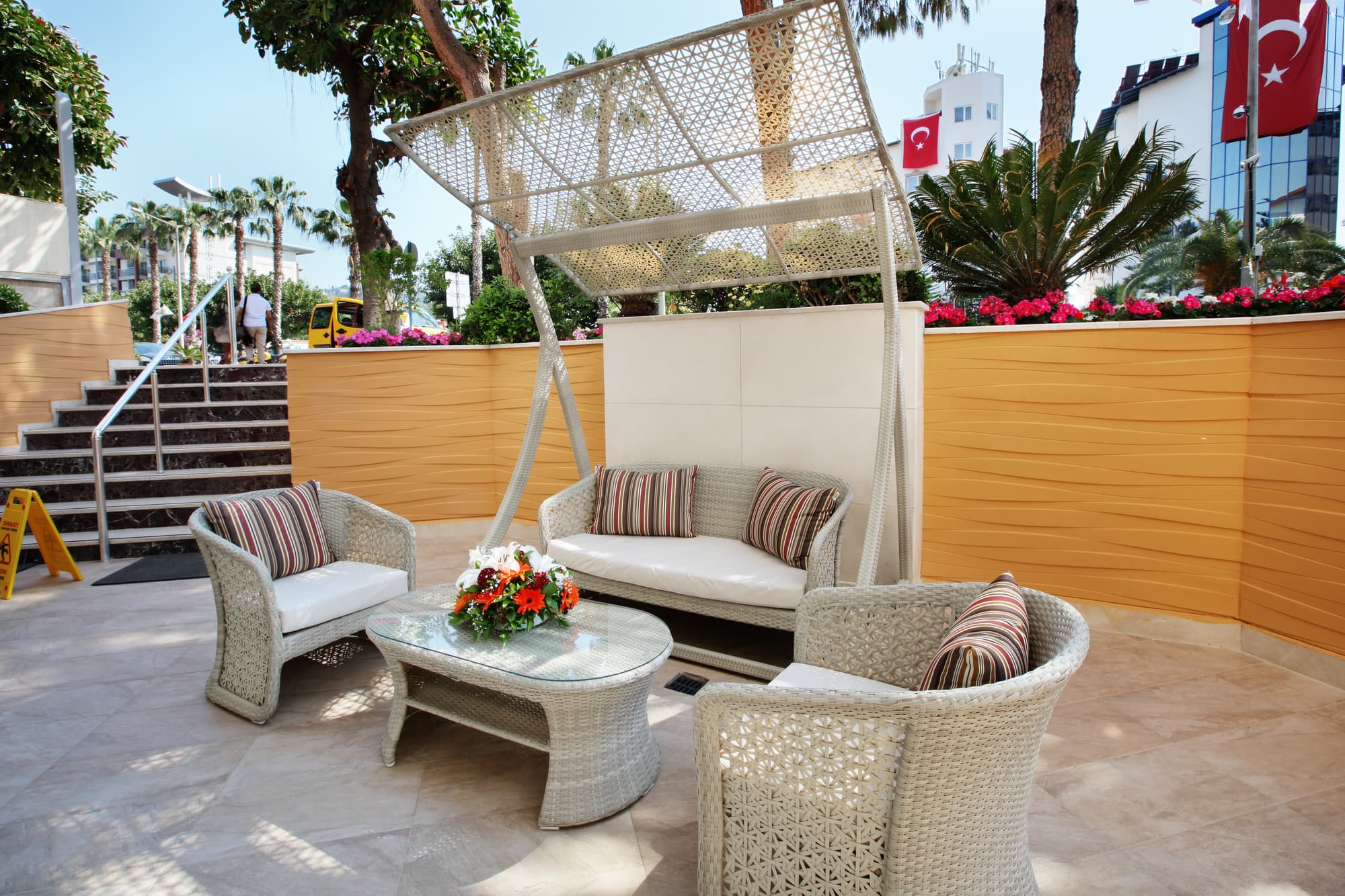 Alaiye Kleopatra, Terrace