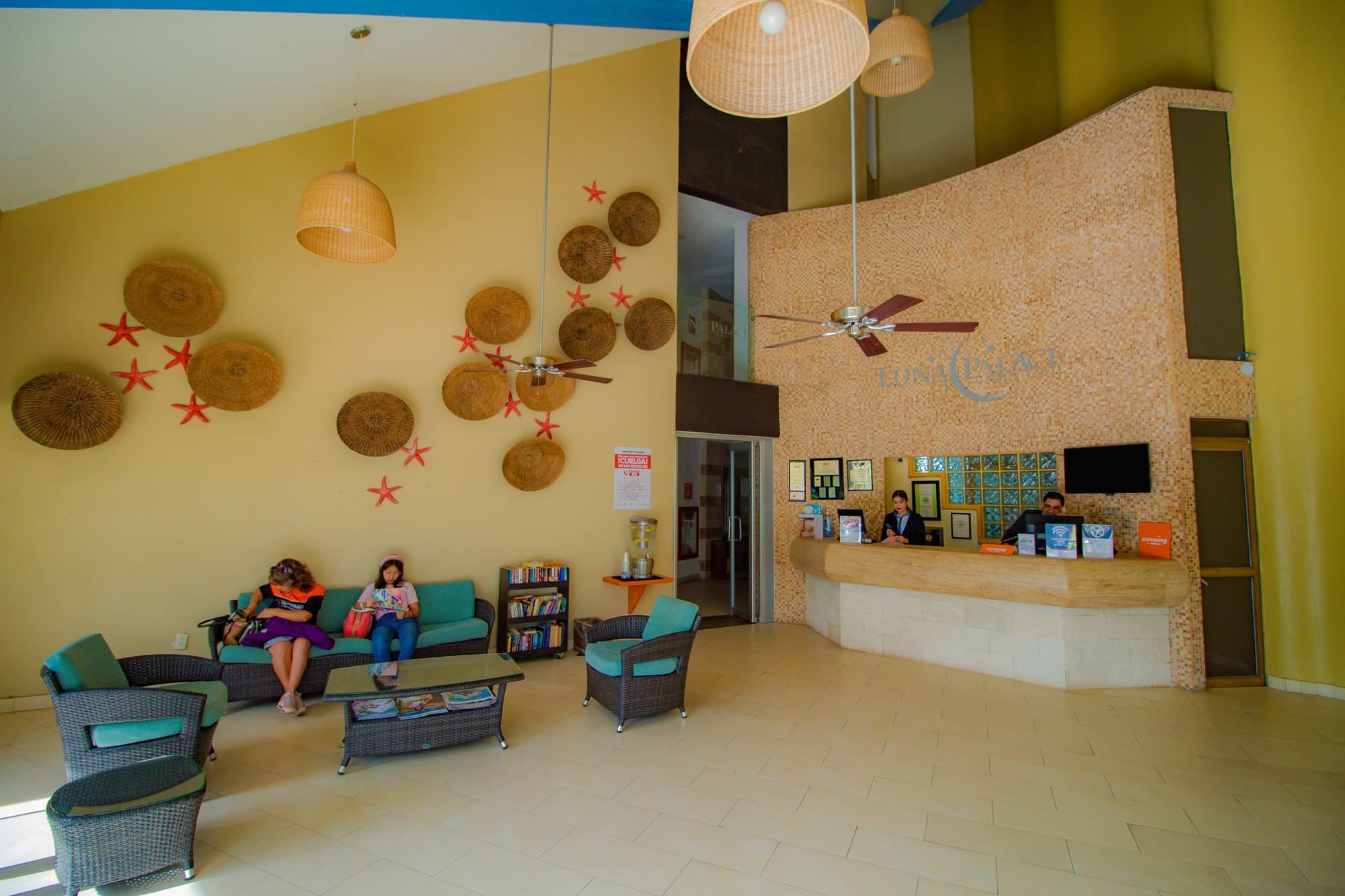 Luna Palace Hotel & Suites, Lobby