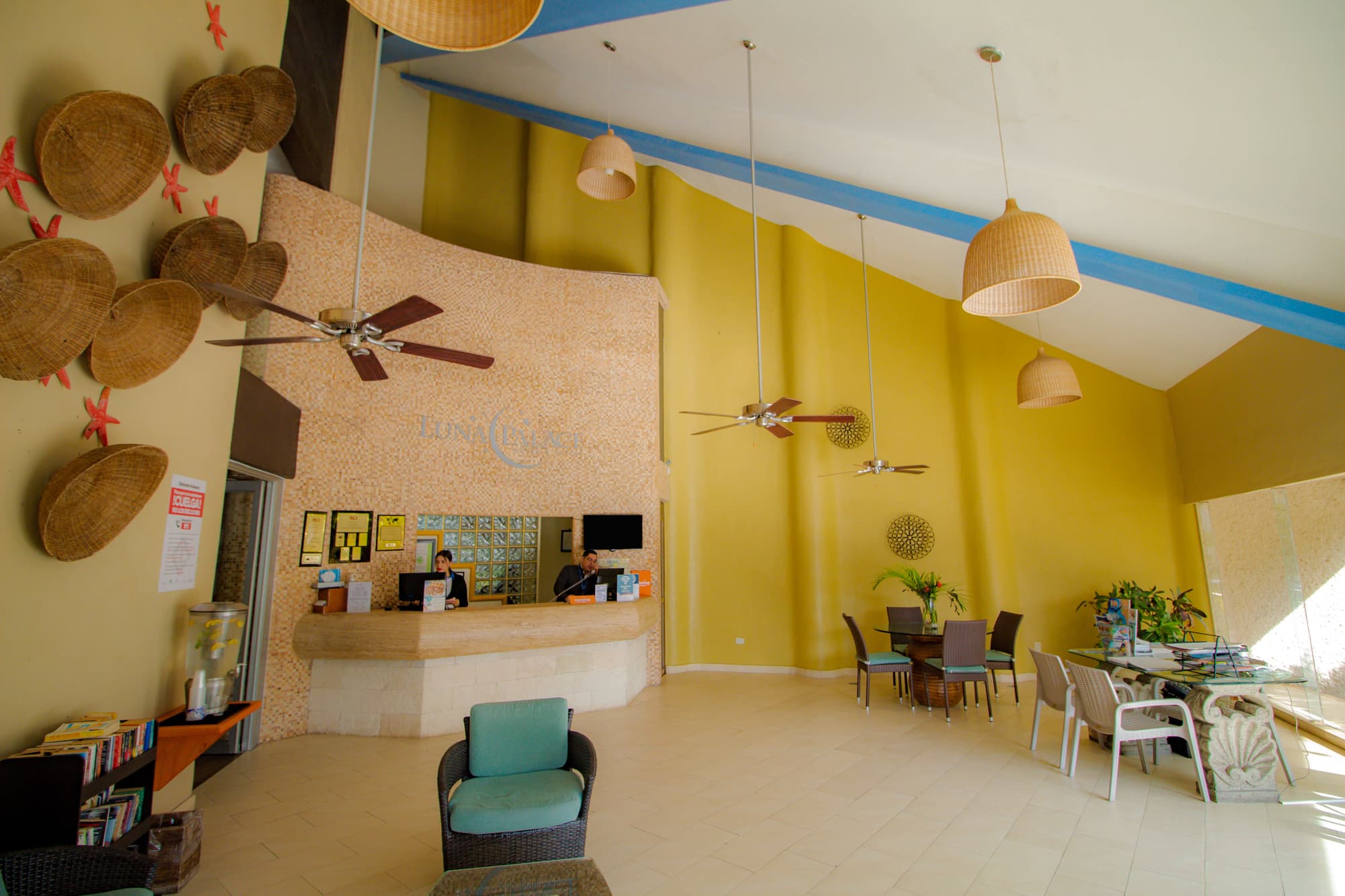 Luna Palace Hotel & Suites, Lobby