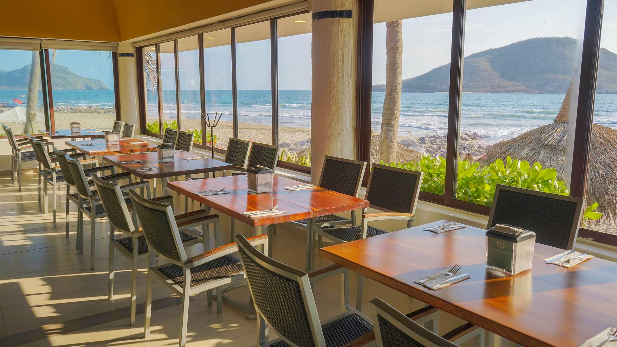 Luna Palace Hotel & Suites, Restaurant