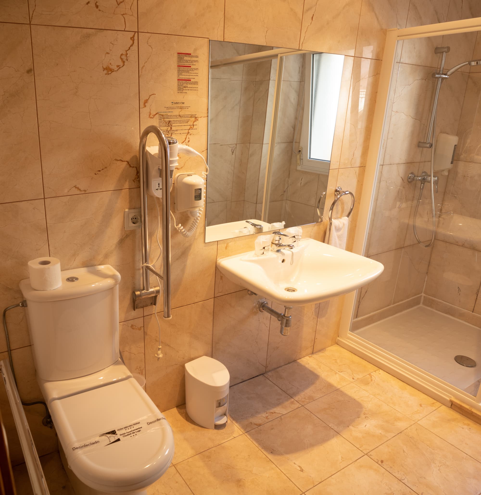 Ciudad de Lugo, Room