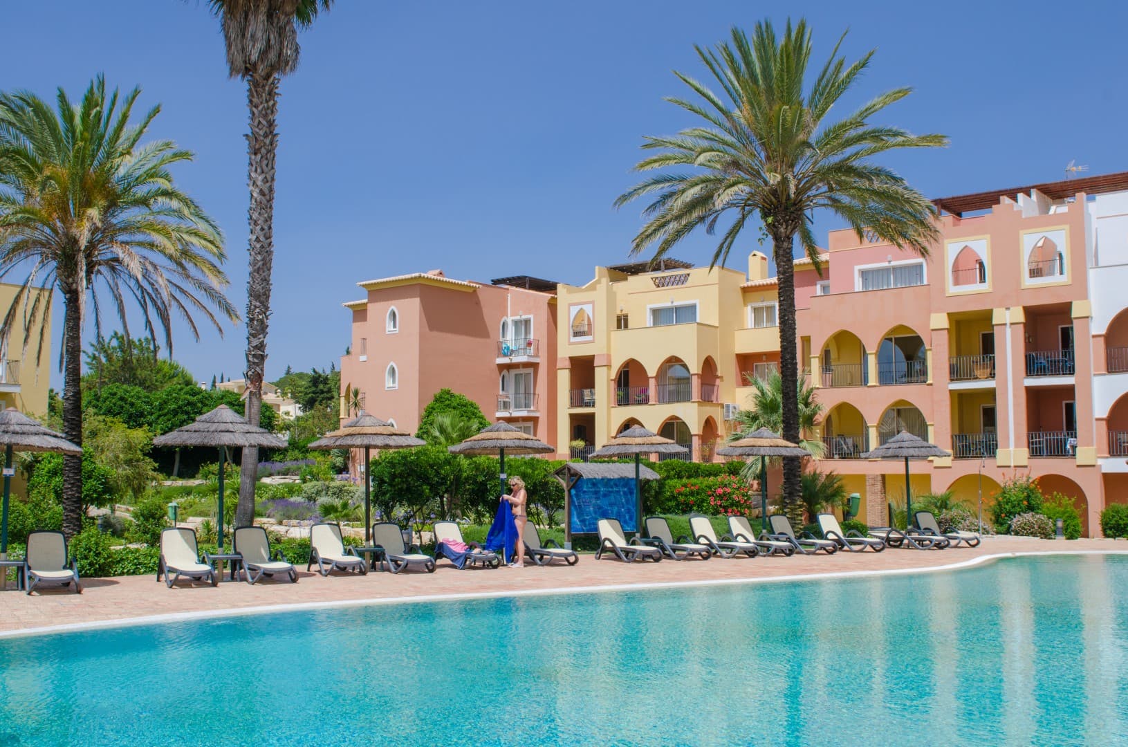 Jardim da Meia Praia, Pool