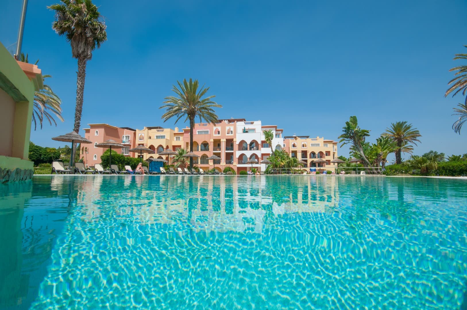 Jardim da Meia Praia, Pool