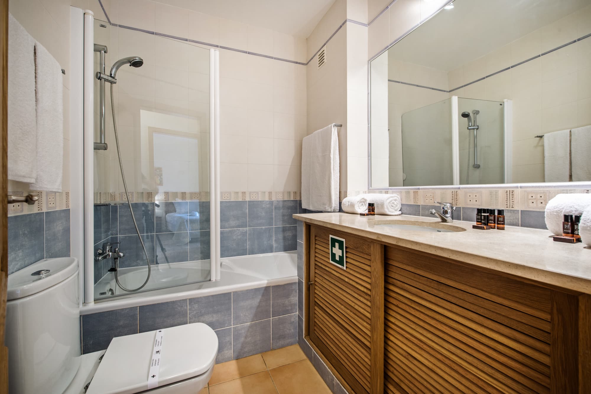 Jardim da Meia Praia, Room