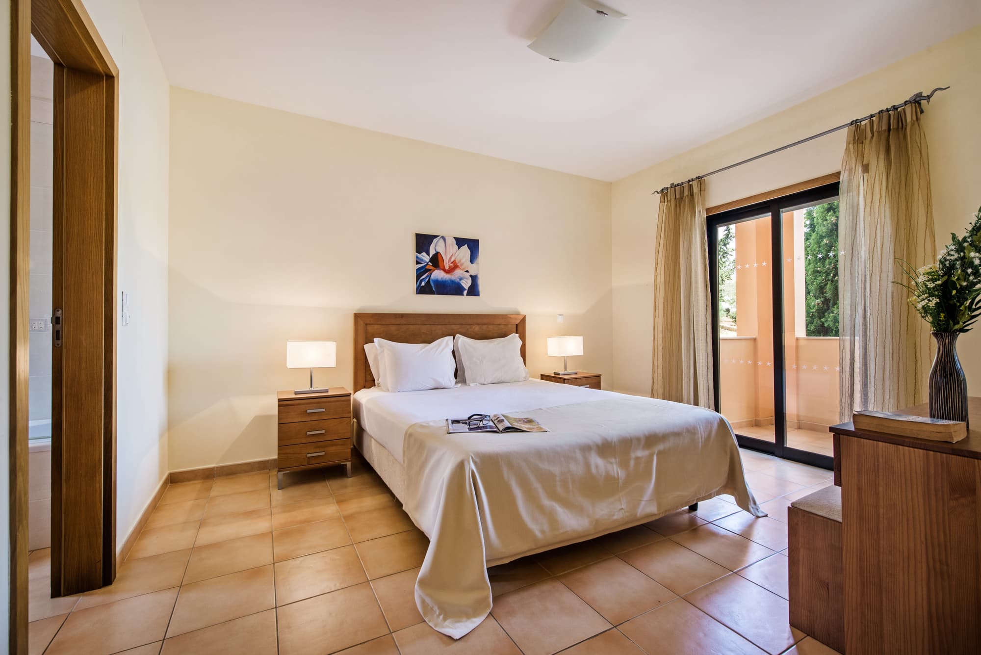 Jardim da Meia Praia, Room