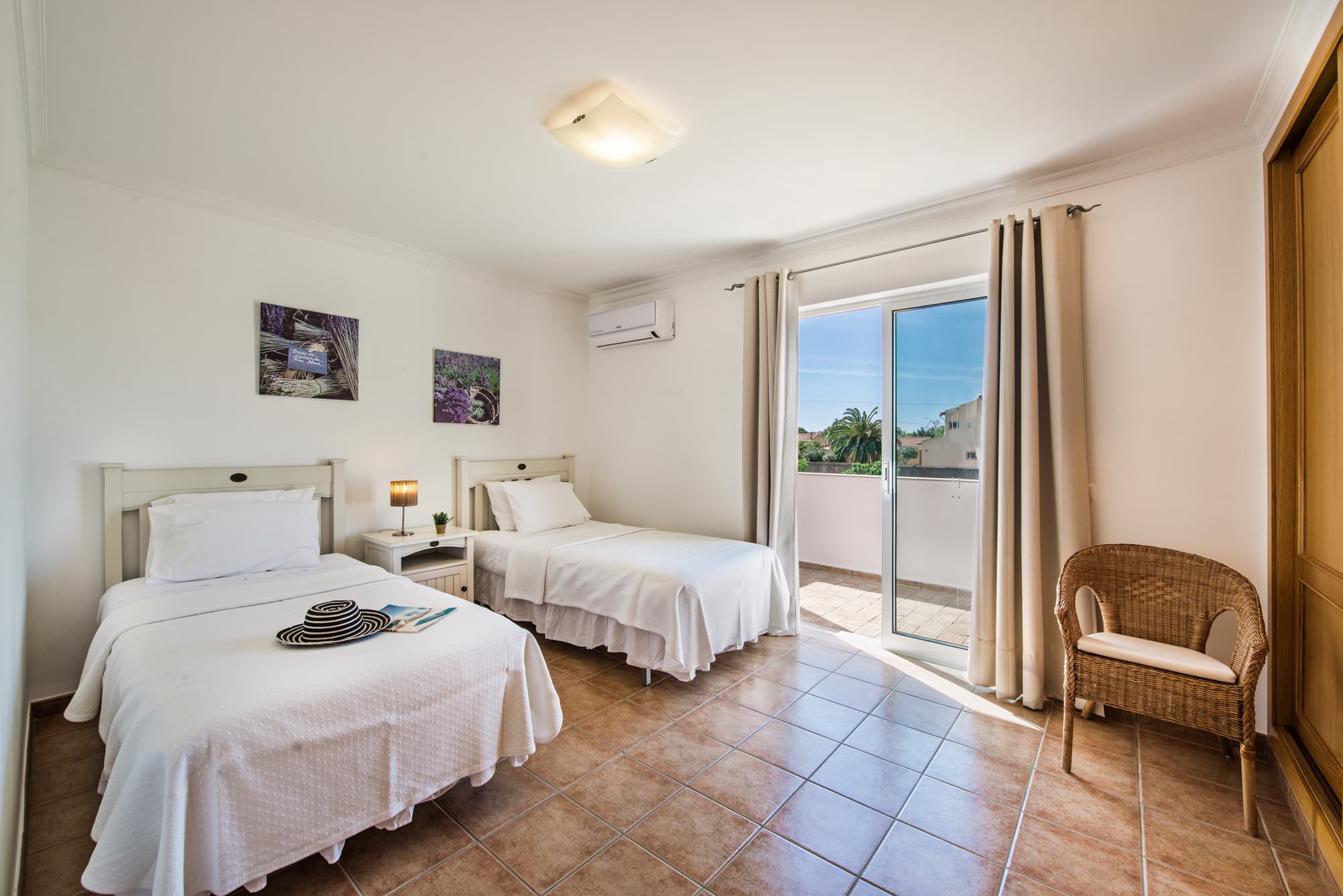 Jardim da Meia Praia, Room