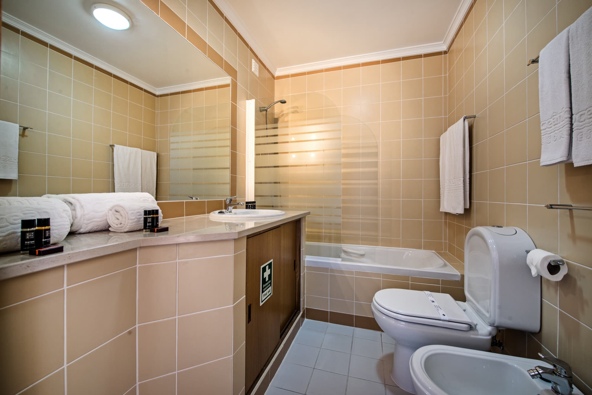 Jardim da Meia Praia, Room