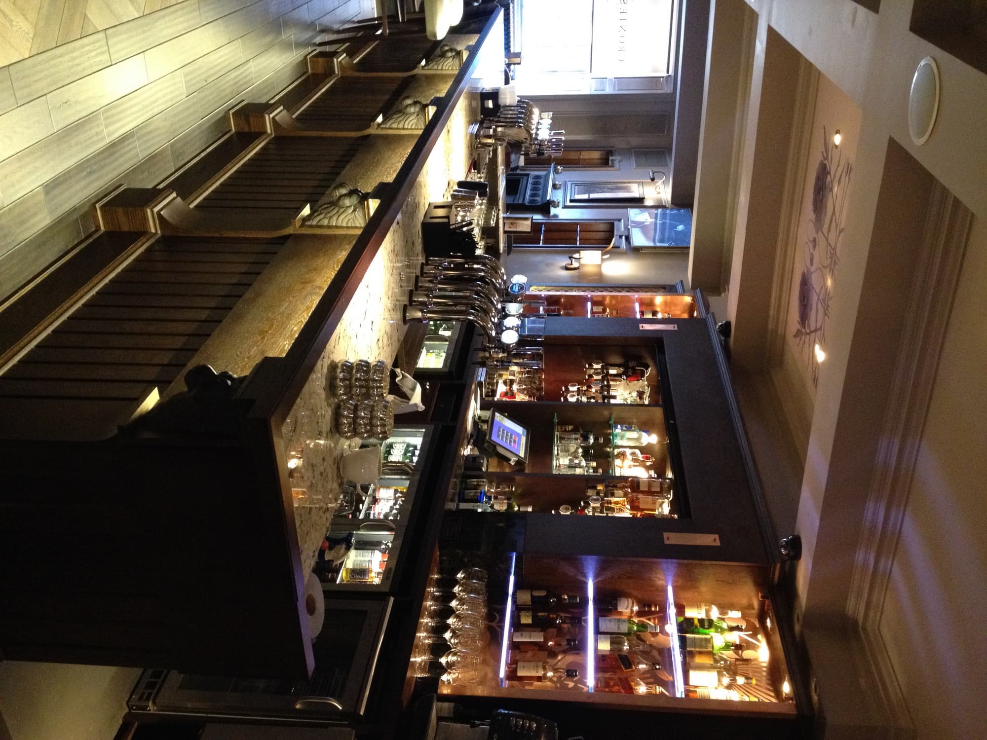 Golden Lion Hotel, Bar