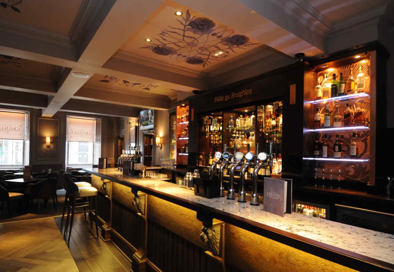 Golden Lion Hotel, Bar