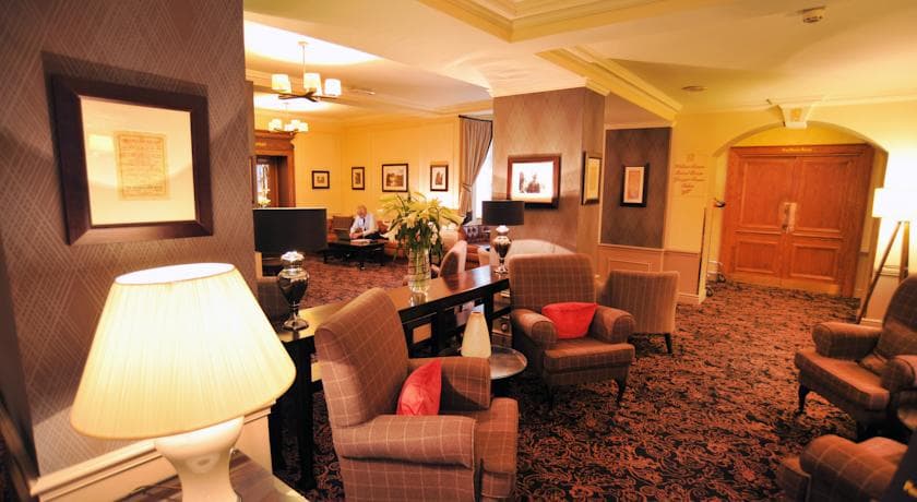 Golden Lion Hotel, Lobby