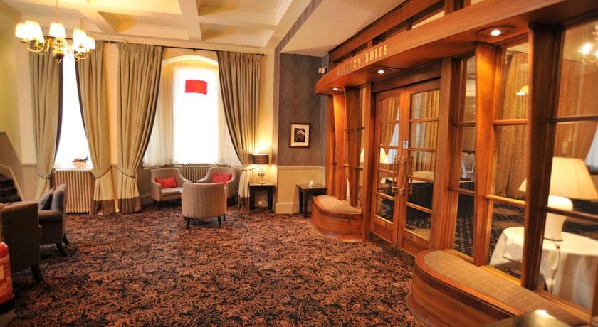 Golden Lion Hotel, Lobby