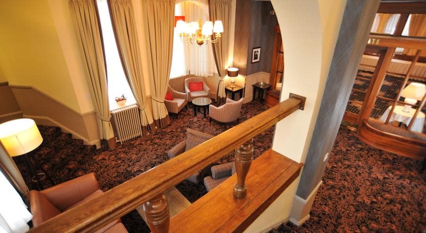 Golden Lion Hotel, Lobby