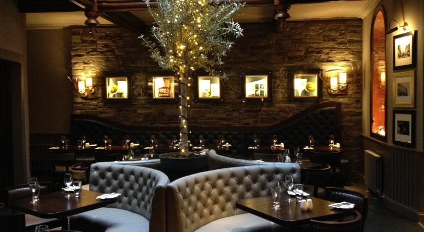 Golden Lion Hotel, Lobby