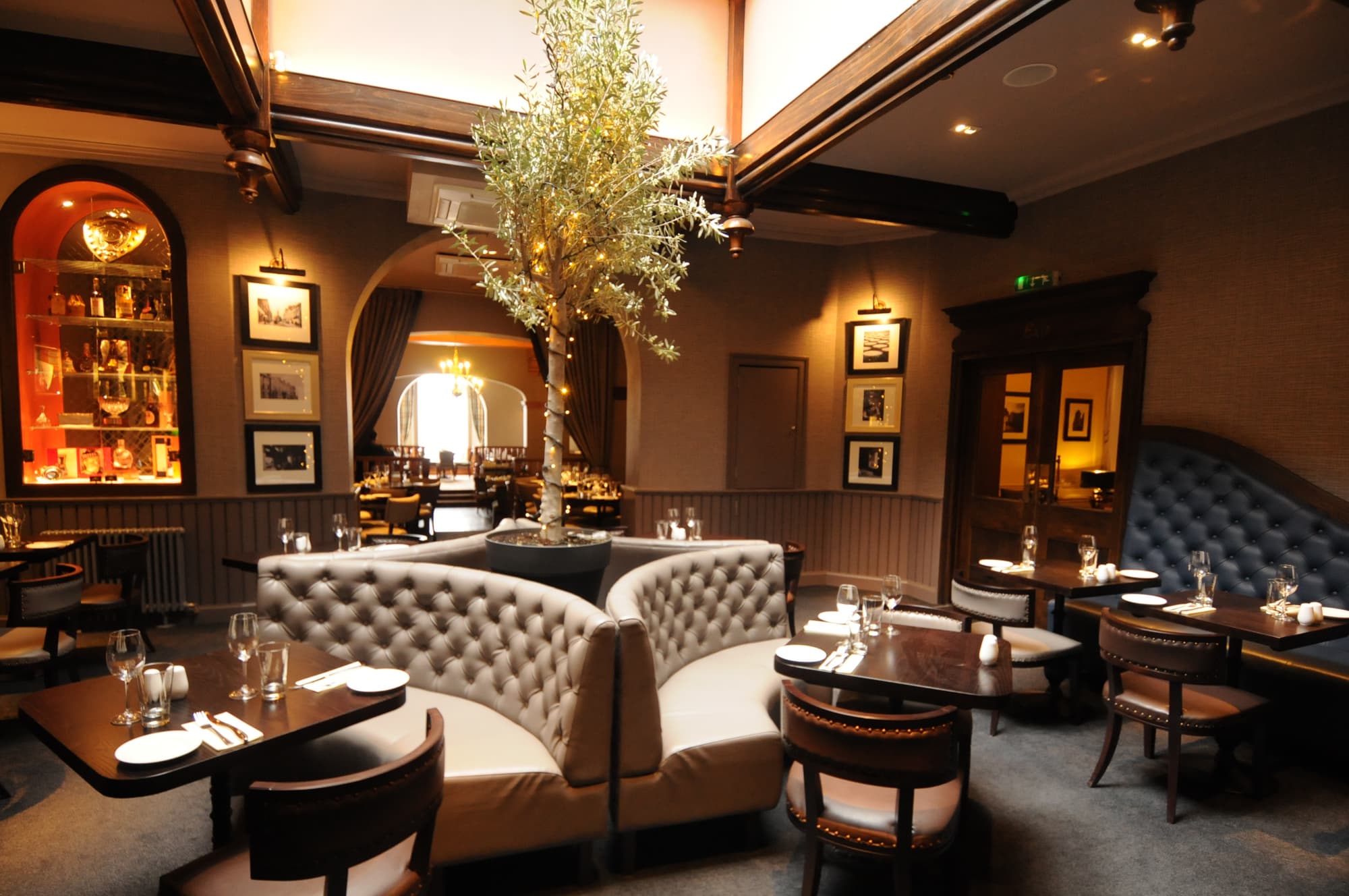 Golden Lion Hotel, Restaurant