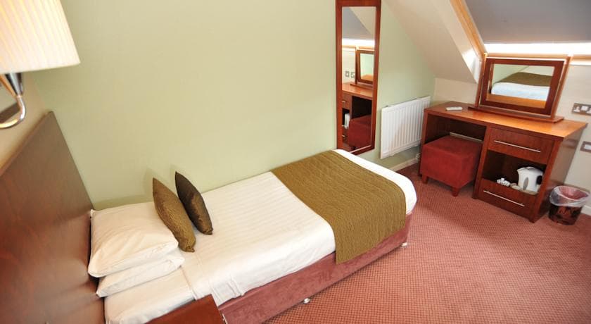 Golden Lion Hotel, Room