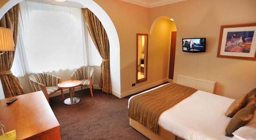 Golden Lion Hotel, Room