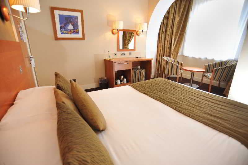 Golden Lion Hotel, Room