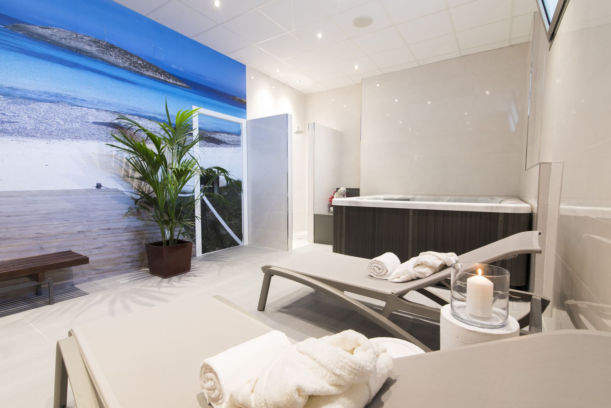 AzuLine Hotel Pacific, Sports and Entertainment