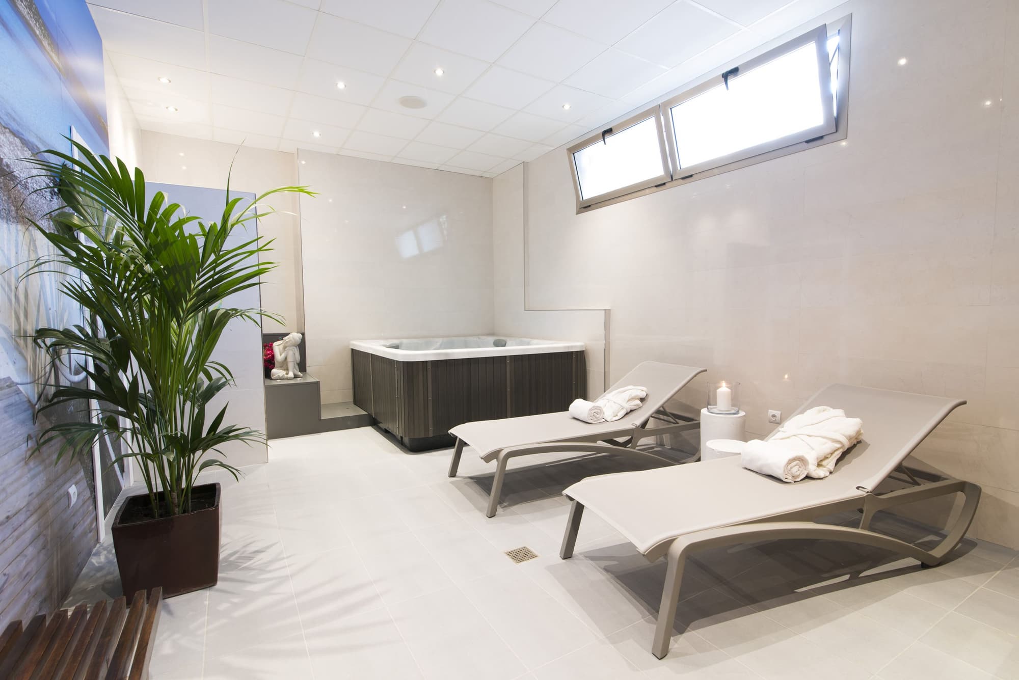 AzuLine Hotel Pacific, Sports and Entertainment