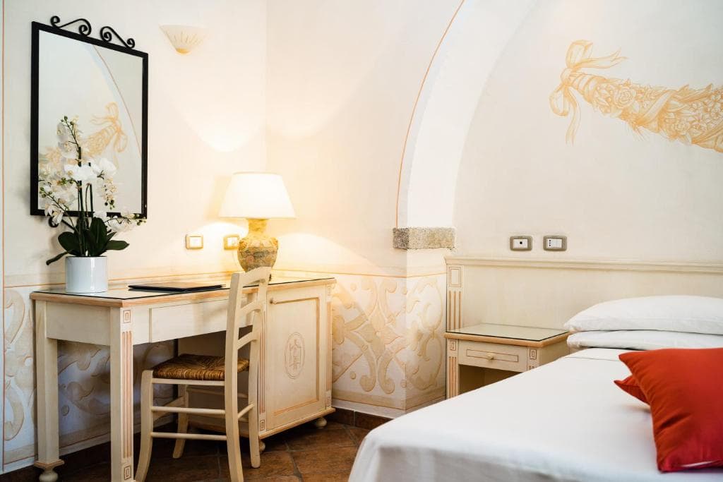 LH Pozzo Sacro, Room