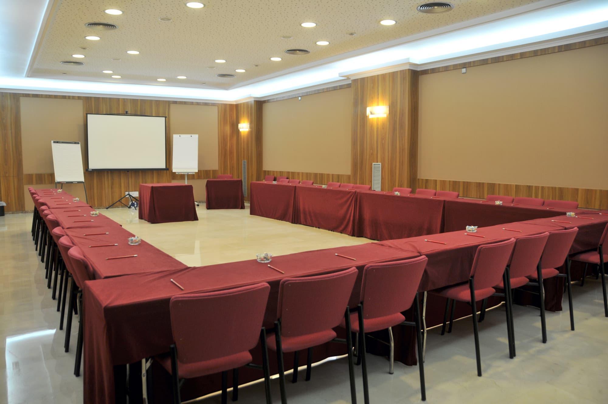 Class Valls, Conferences