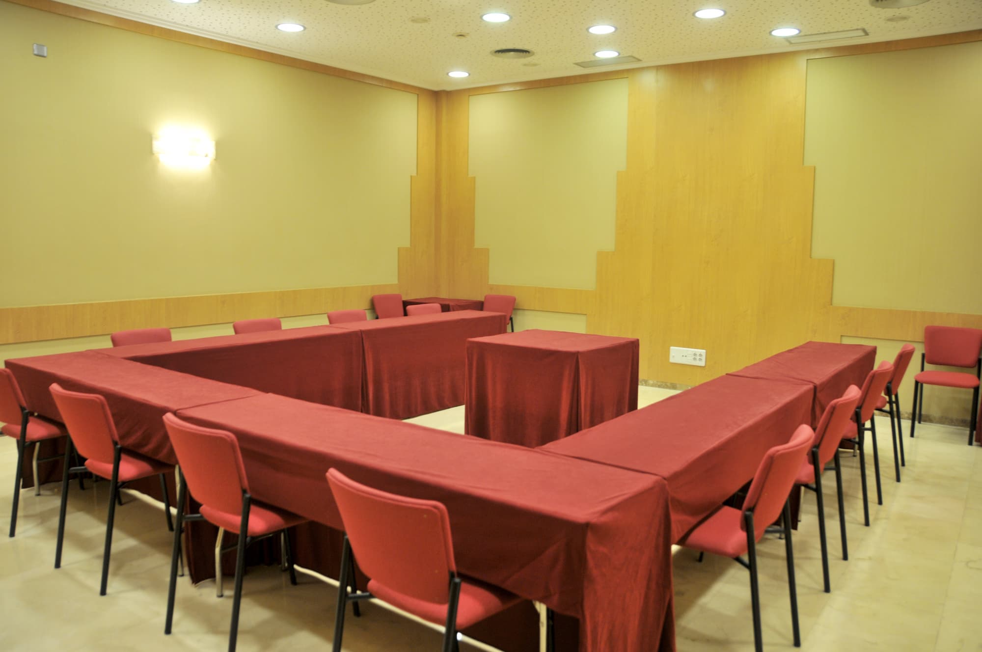 Class Valls, Conferences