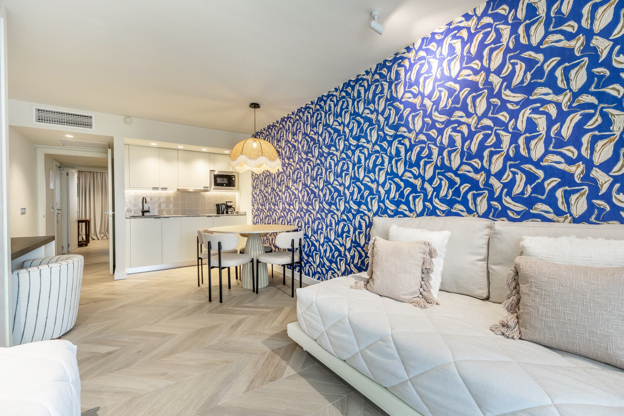 Hoposa Pollensamar, Room