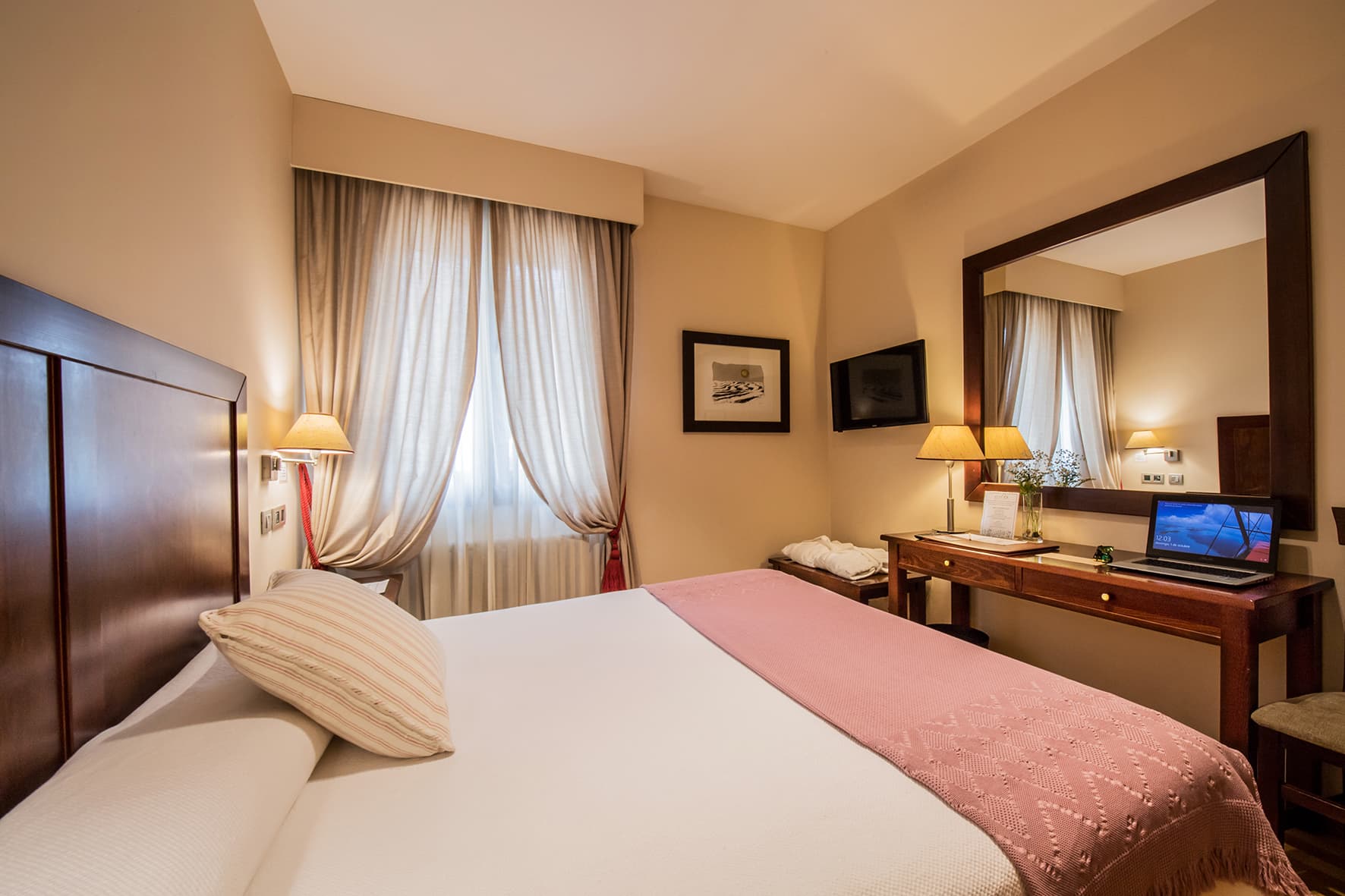 Villa Virginia, Room