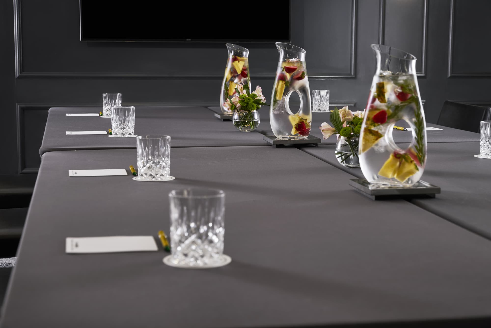 Staypineapple An Iconic Hotel The Loop Chicago, Conferences