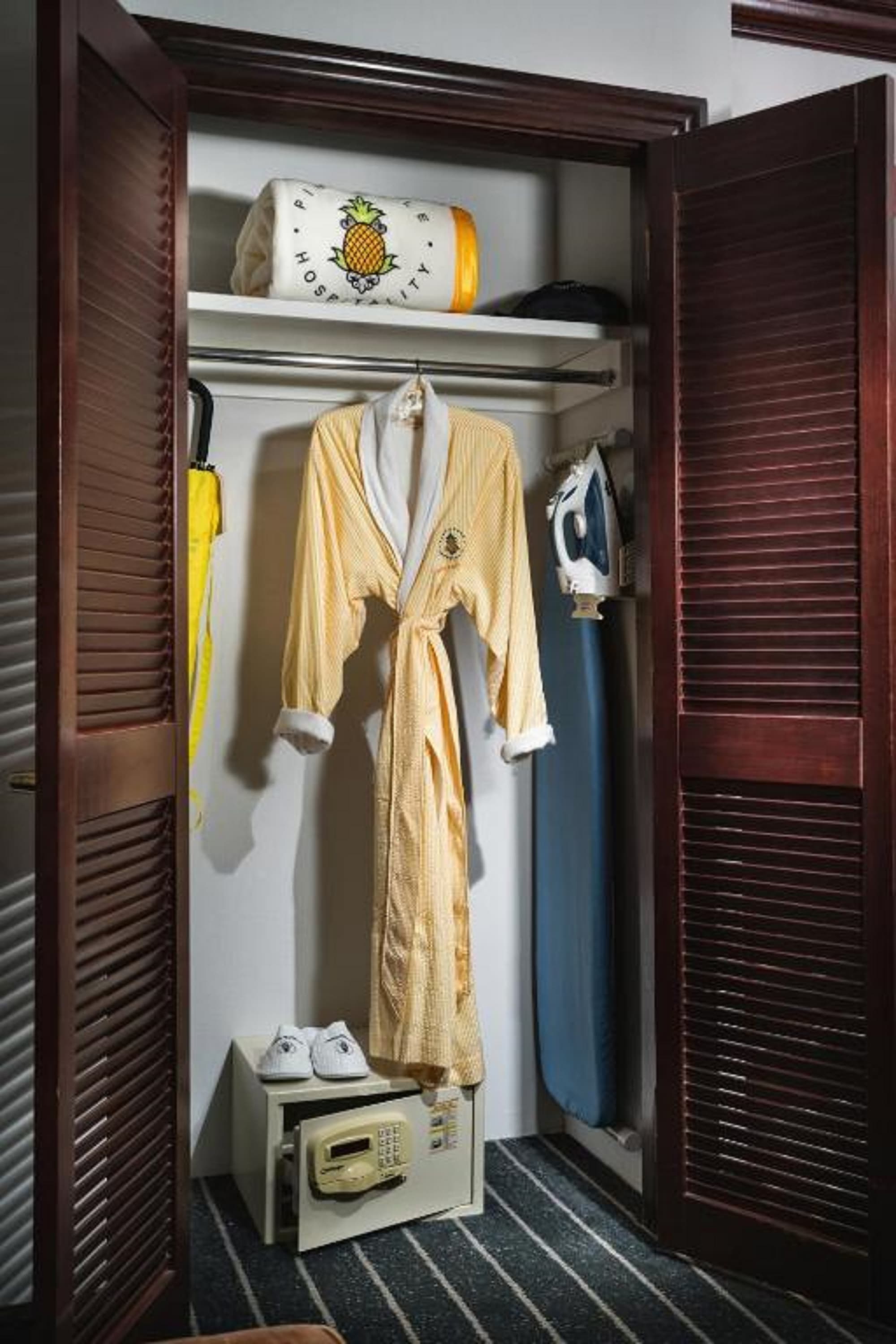 Staypineapple An Iconic Hotel The Loop Chicago, Room