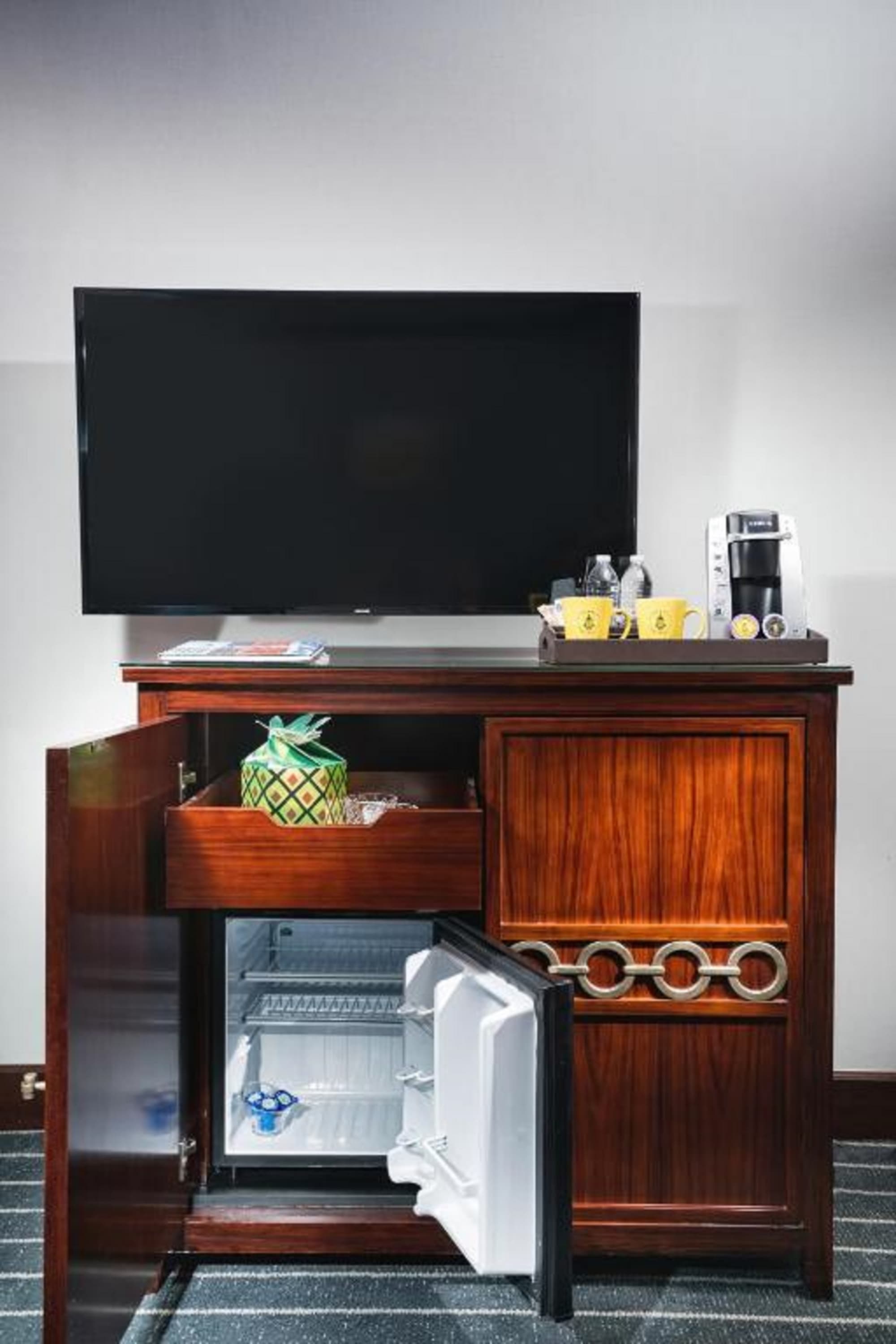 Staypineapple An Iconic Hotel The Loop Chicago, Room